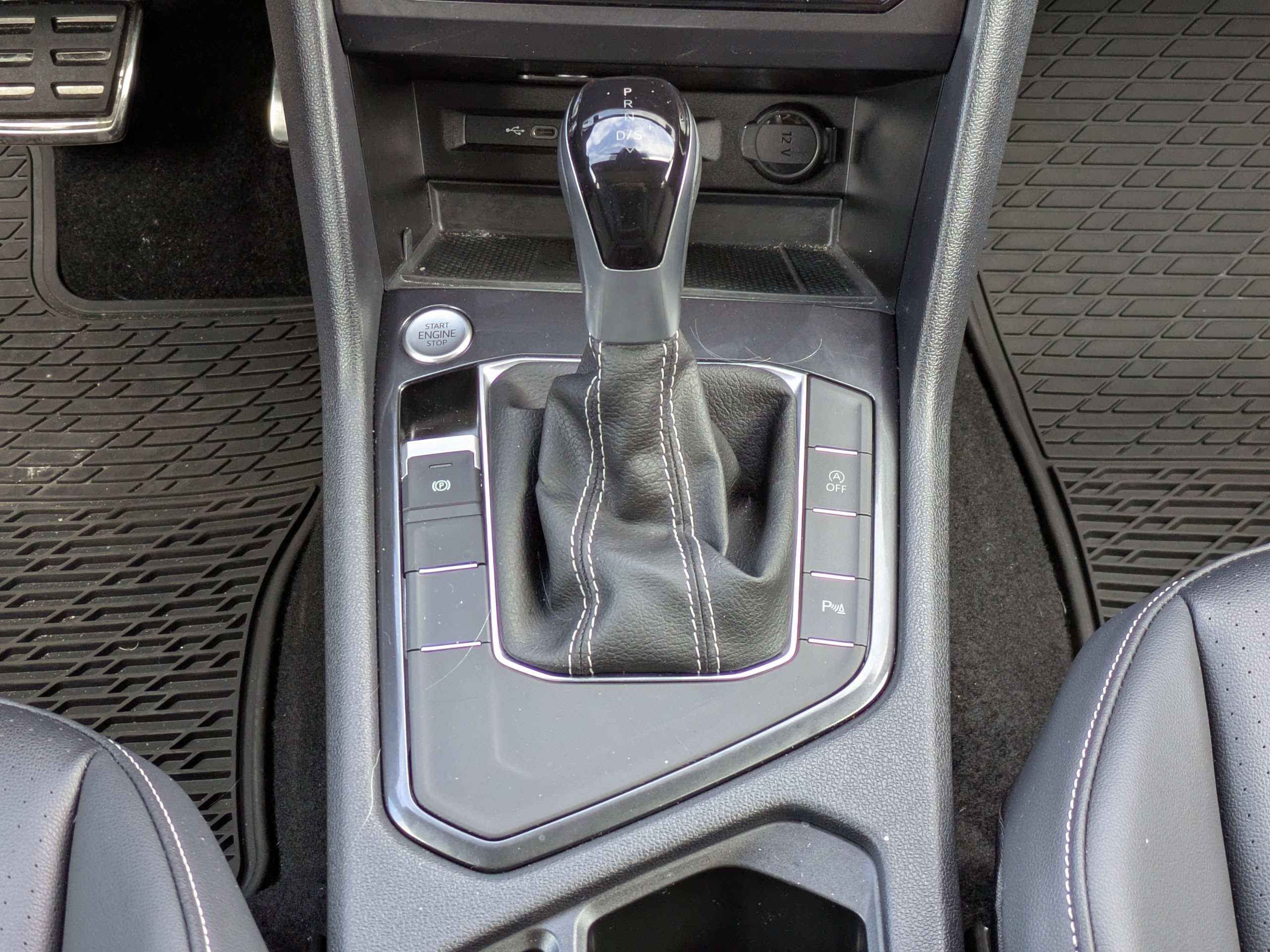 Used 2024 Volkswagen Tiguan SE R-Line image 20