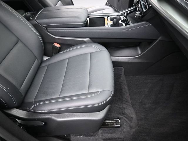 Used 2025 Chevrolet Traverse LT image 23