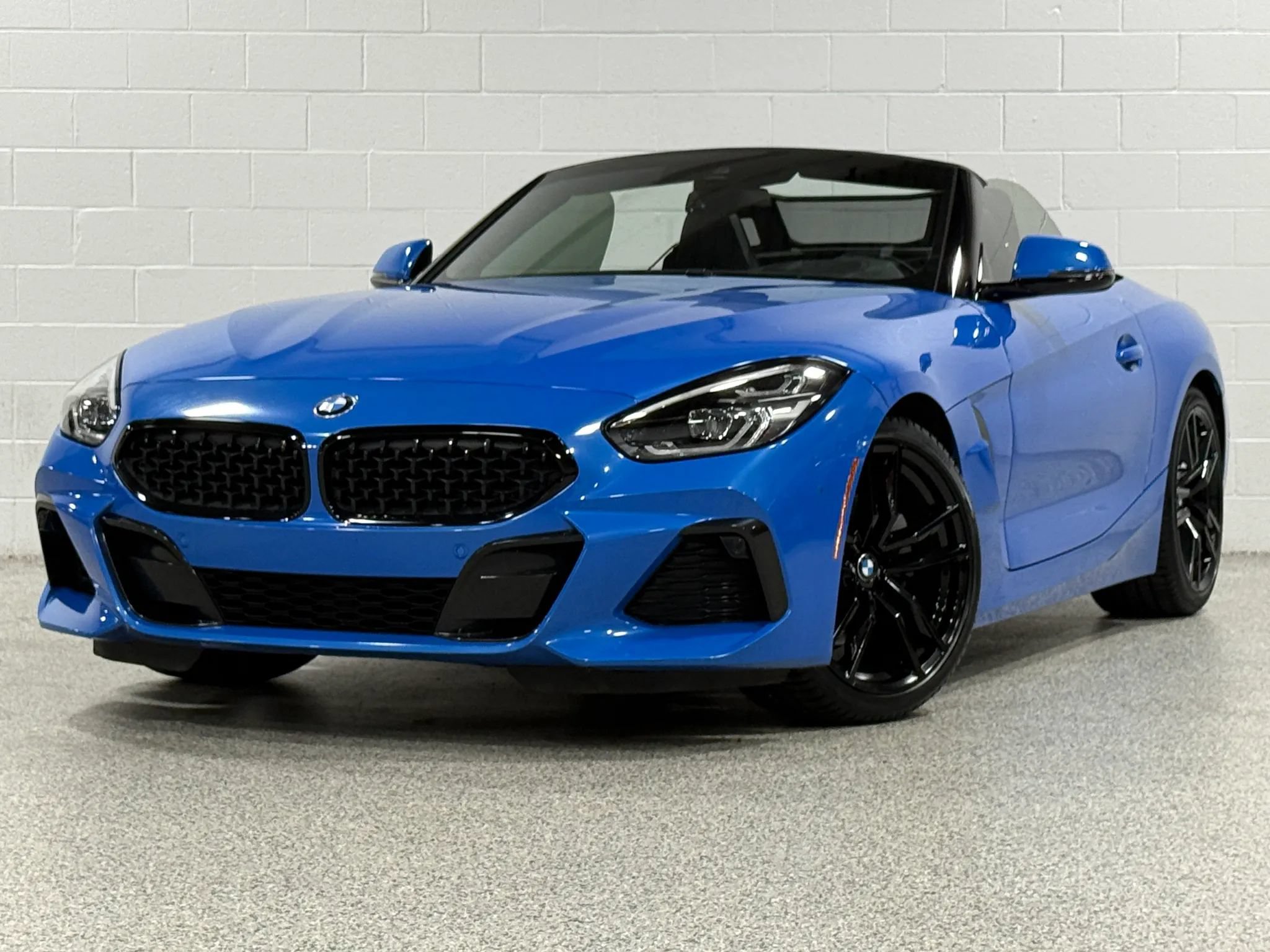Used 2019 BMW Z4 sDrive30i w/ M Sport Package RWD image 2