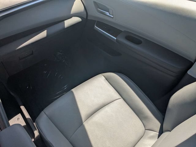 Used 2024 Toyota Sienna XLE FWD image 17