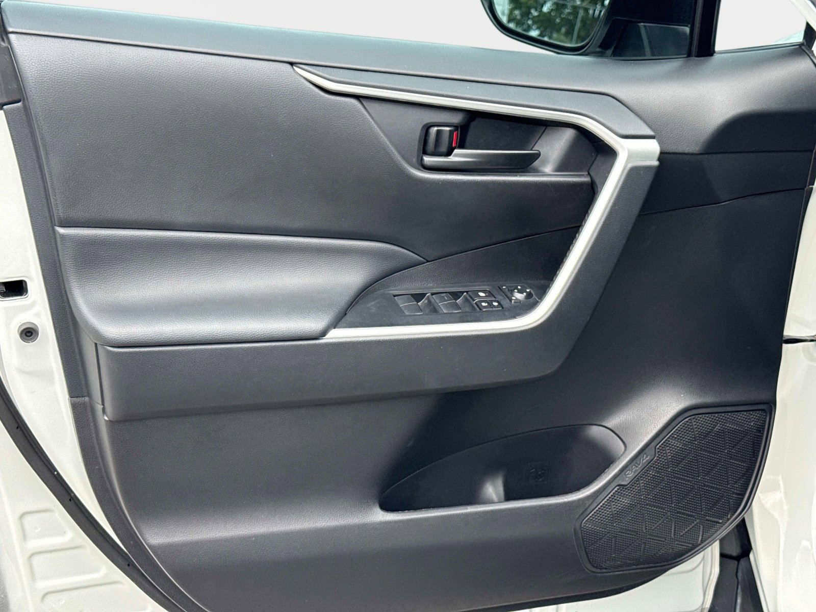 Used 2024 Toyota RAV4 LE FWD image 20