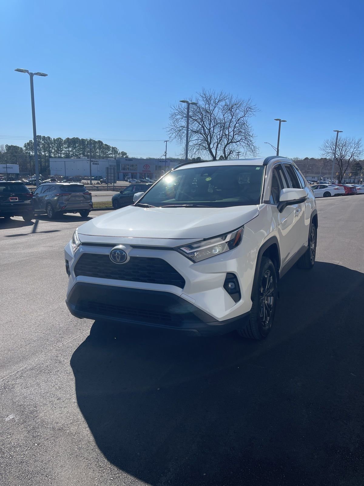 Used 2022 Toyota RAV4 XLE Premium image 16