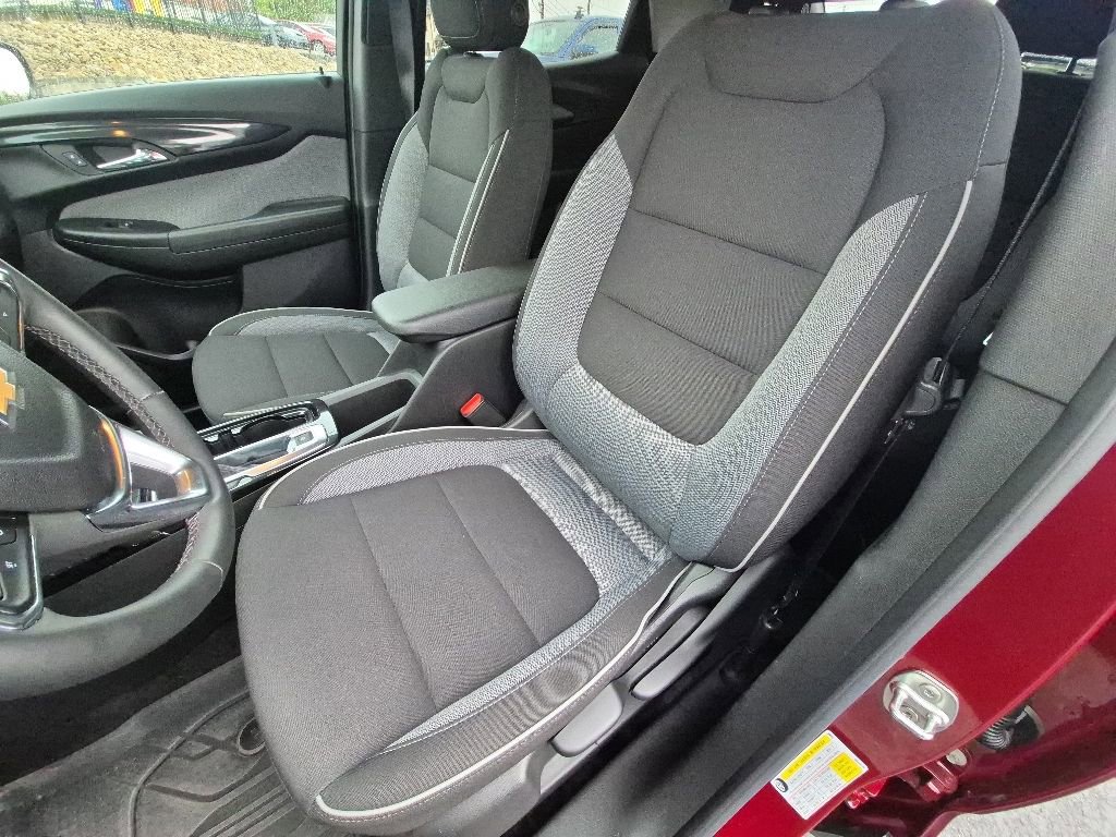 Used 2024 Chevrolet TrailBlazer LT w/ LT Cold Weather Package AWD/4WD image 11