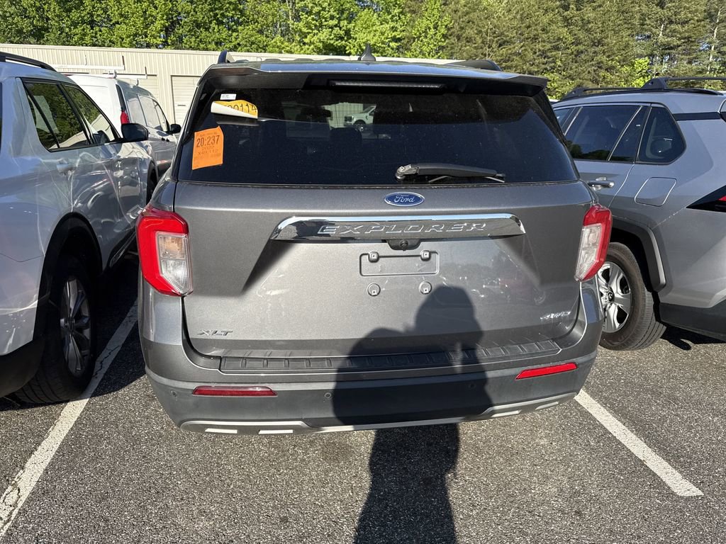 Used 2022 Ford Explorer XLT w/ Equipment Group 202A AWD/4WD image 13