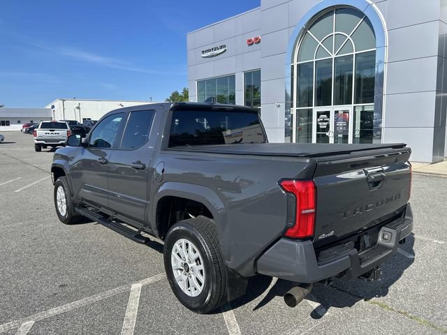 Used 2024 Toyota Tacoma SR5 AWD/4WD image 5