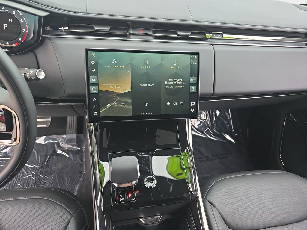 Certified 2025 Land Rover Range Rover Sport Dynamic SE image 21