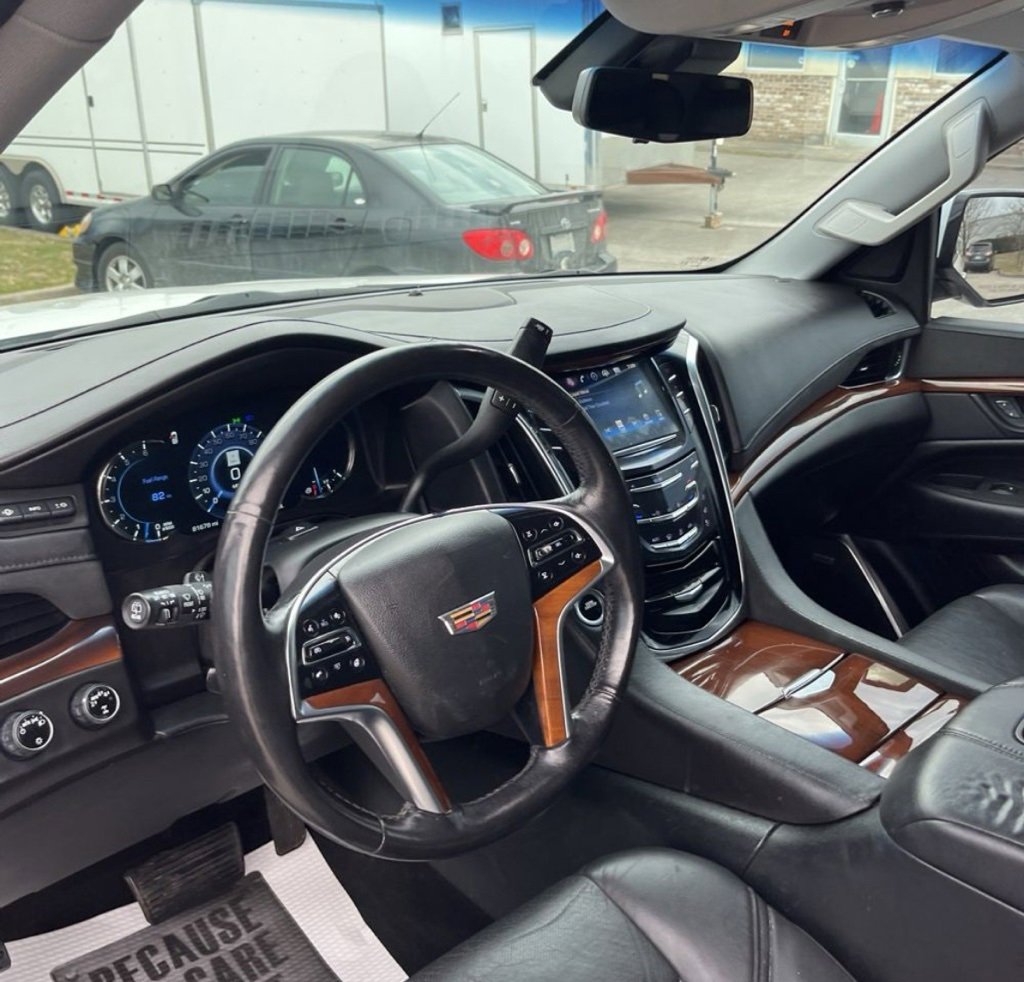 Used 2017 Cadillac Escalade Luxury image 37