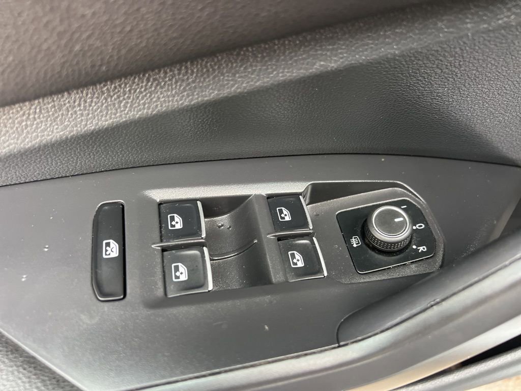 Used 2024 Volkswagen Jetta SE w/ Panoramic Sunroof Package image 22