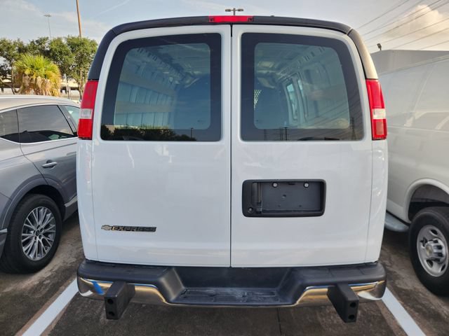 Used 2025 Chevrolet Express 2500 w/ Driver Convenience Package RWD image 5
