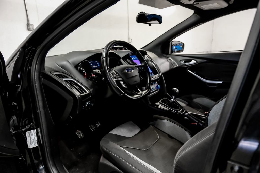 Used 2015 Ford Focus ST FWD image 3