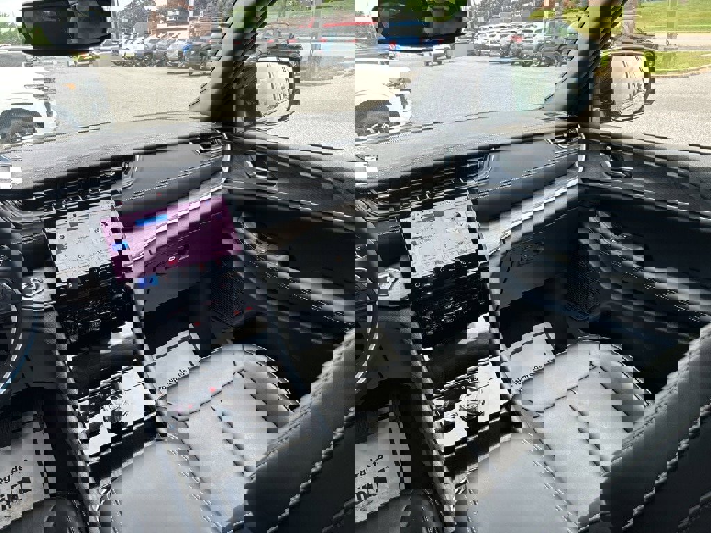 Used 2024 Jeep Grand Cherokee Limited w/ Black Appearance Package image 15