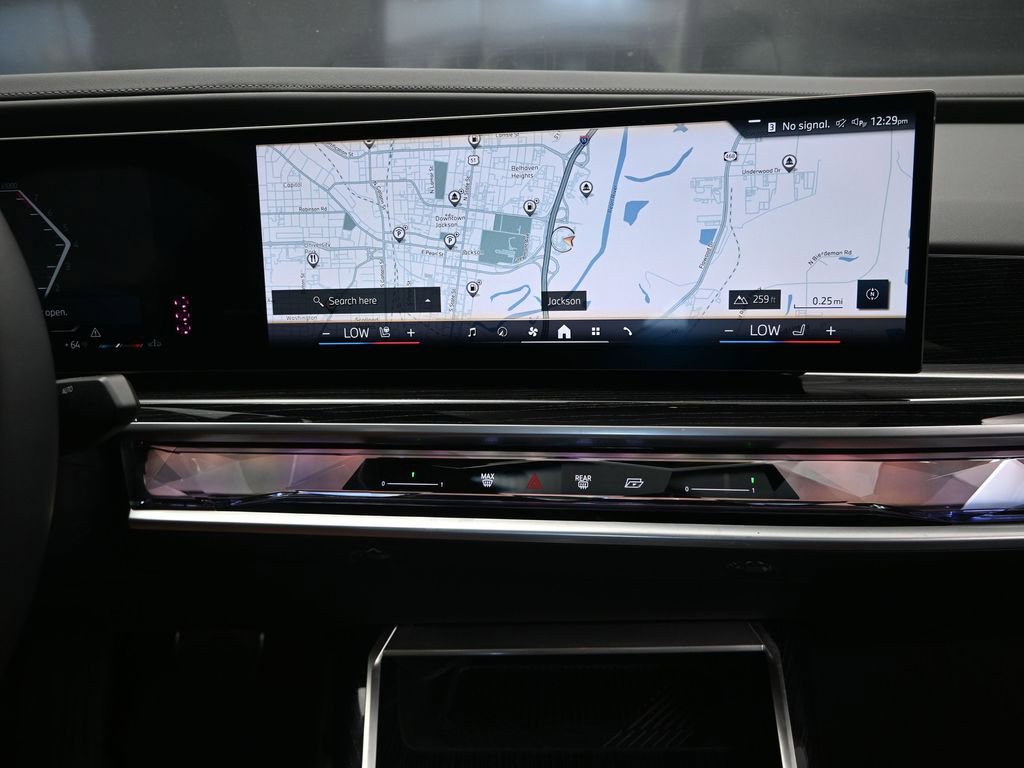 Certified 2025 BMW 740i image 28