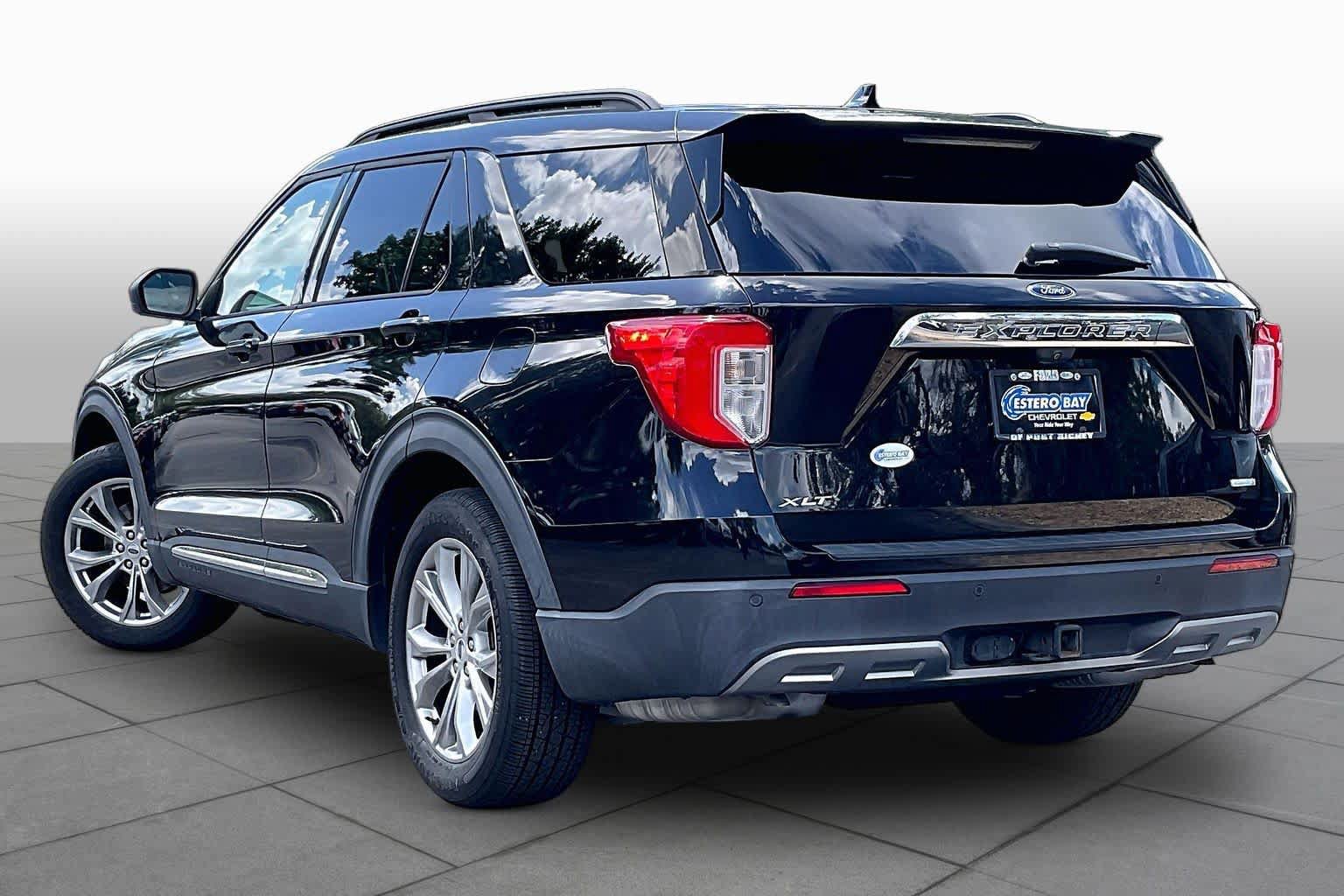 Used 2020 Ford Explorer XLT w/ Equipment Group 202A RWD image 12