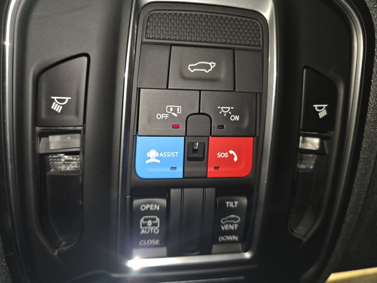 Used 2024 Jeep Grand Cherokee Altitude AWD/4WD image 30