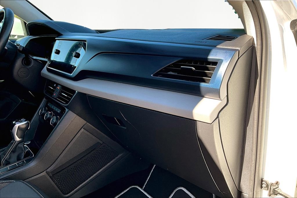 Used 2023 Volkswagen Taos SE image 16