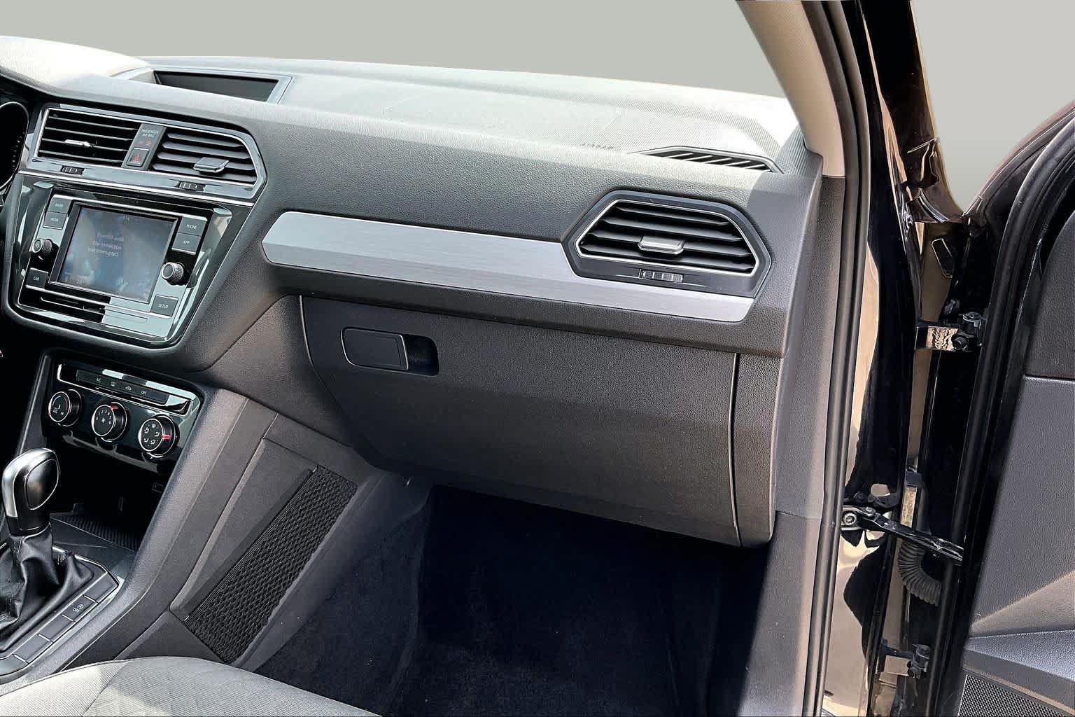 Used 2018 Volkswagen Tiguan S FWD image 17