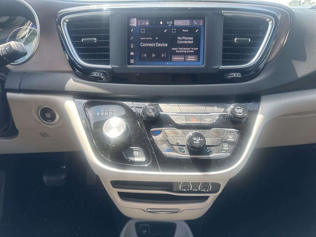 Used 2022 Chrysler Voyager LX image 25