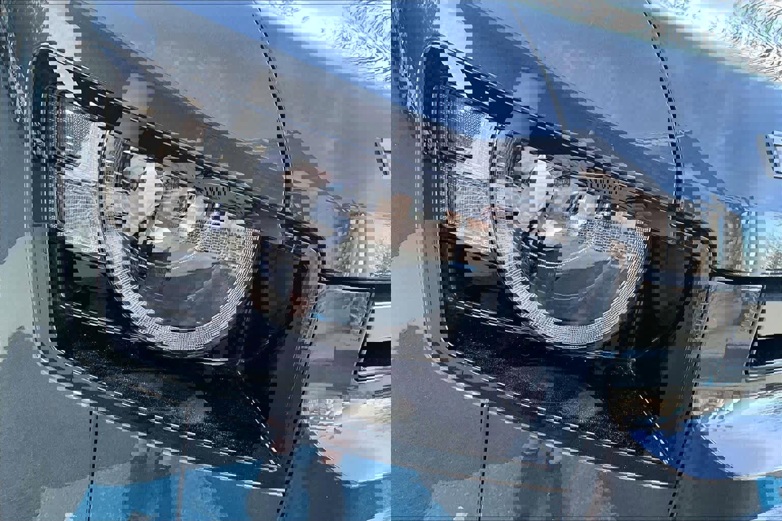 Used 2025 Land Rover Defender 110 X-Dynamic SE image 27