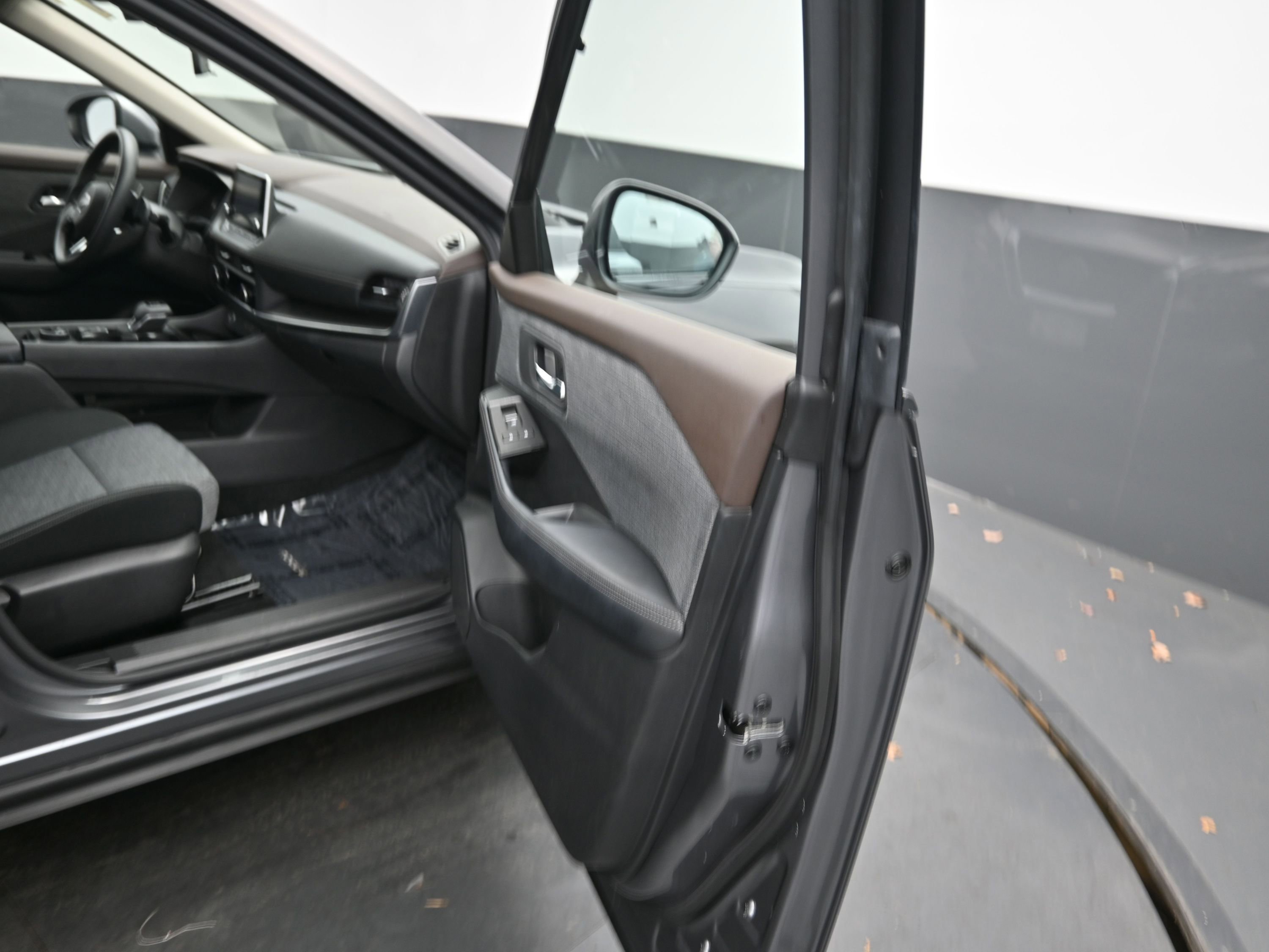 Certified 2023 Nissan Rogue SV image 11