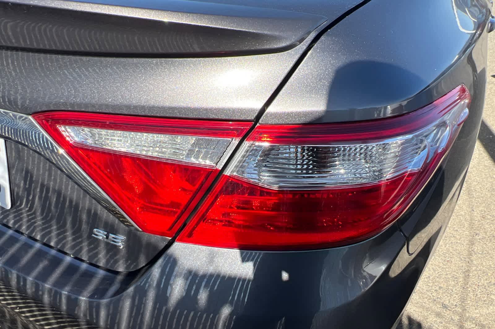 Used 2017 Toyota Camry SE image 18