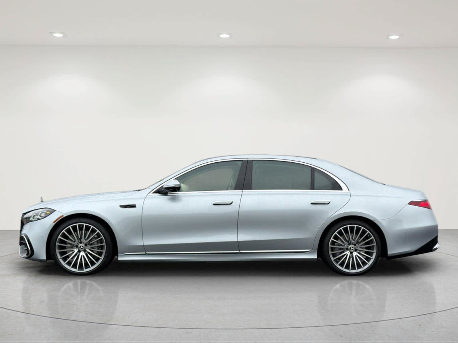 New 2027 Mercedes-Benz S 580 4MATIC Sedan image 2
