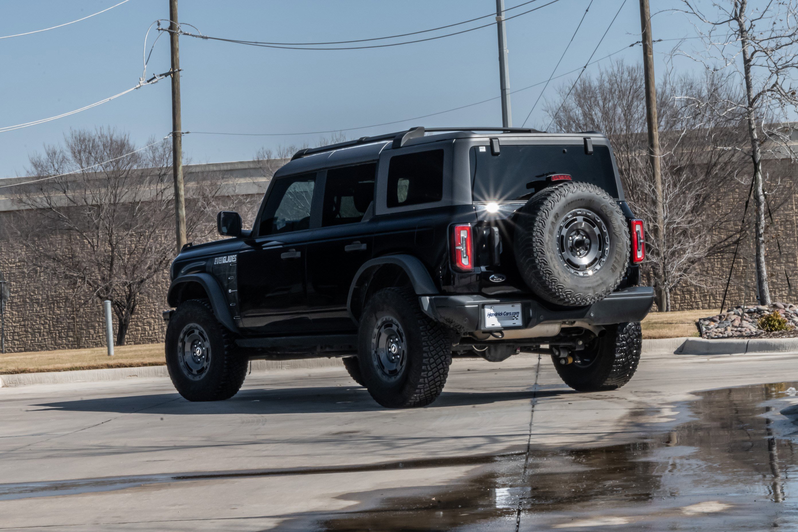 Used 2023 Ford Bronco Everglades image 3