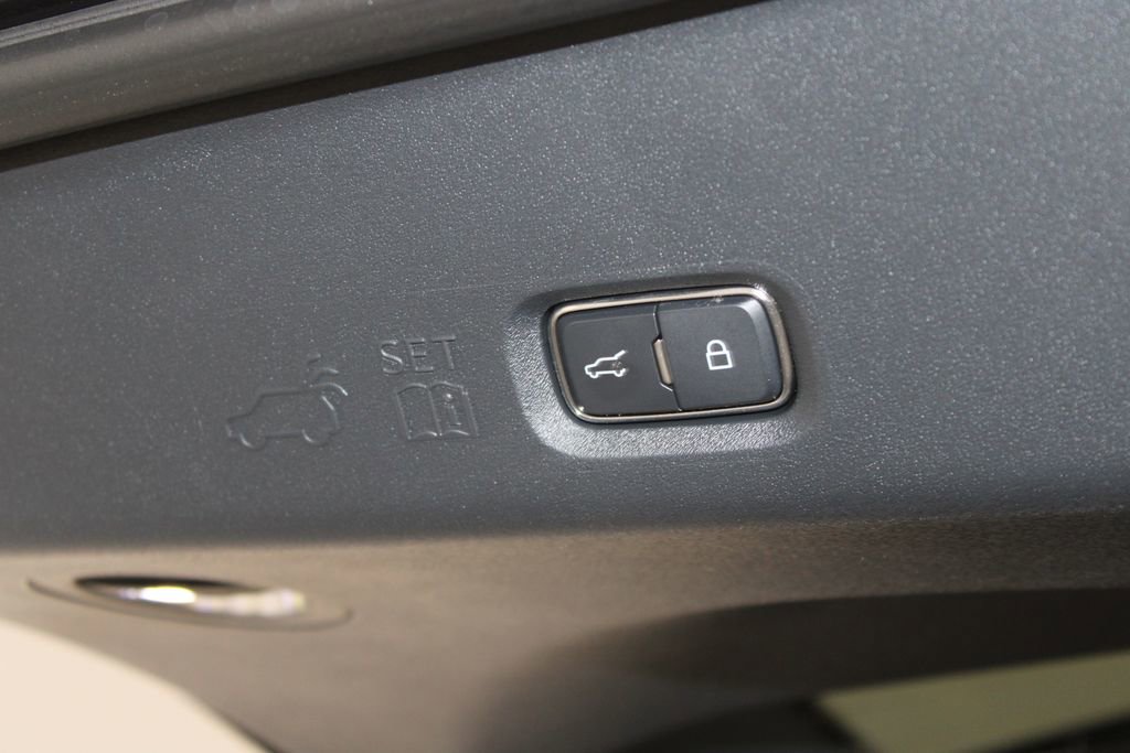 New 2026 Lincoln Navigator L Premier AWD/4WD image 17