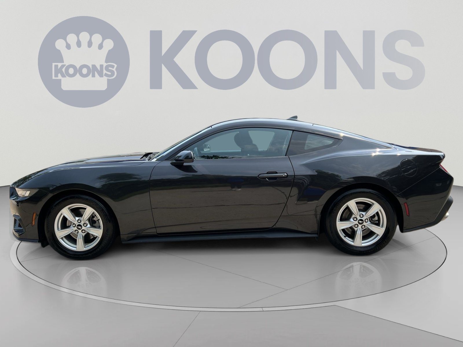 Used 2024 Ford Mustang Coupe RWD image 2