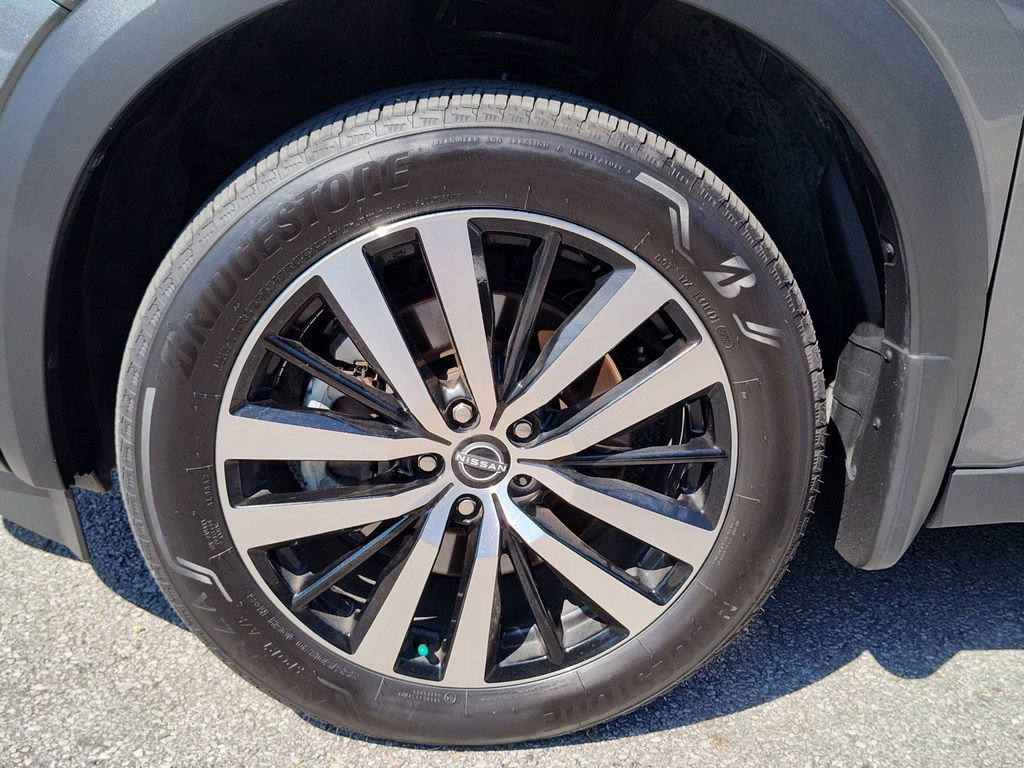 Used 2025 Nissan Pathfinder Platinum image 15