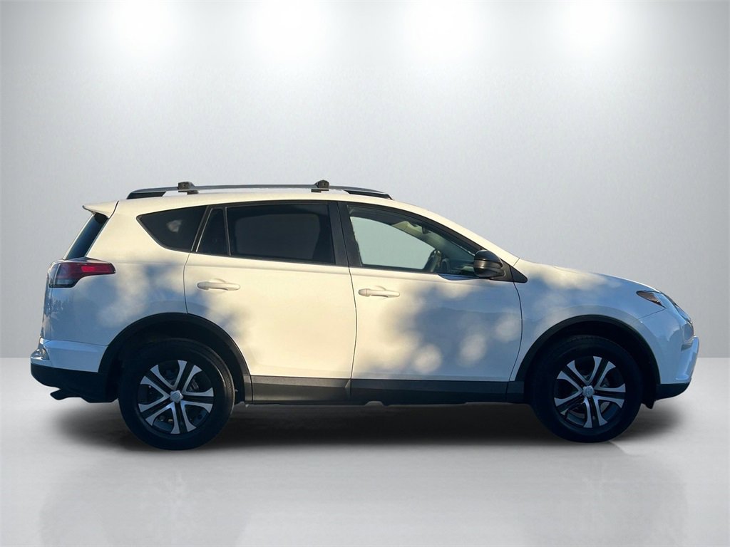 Used 2018 Toyota RAV4 LE image 4