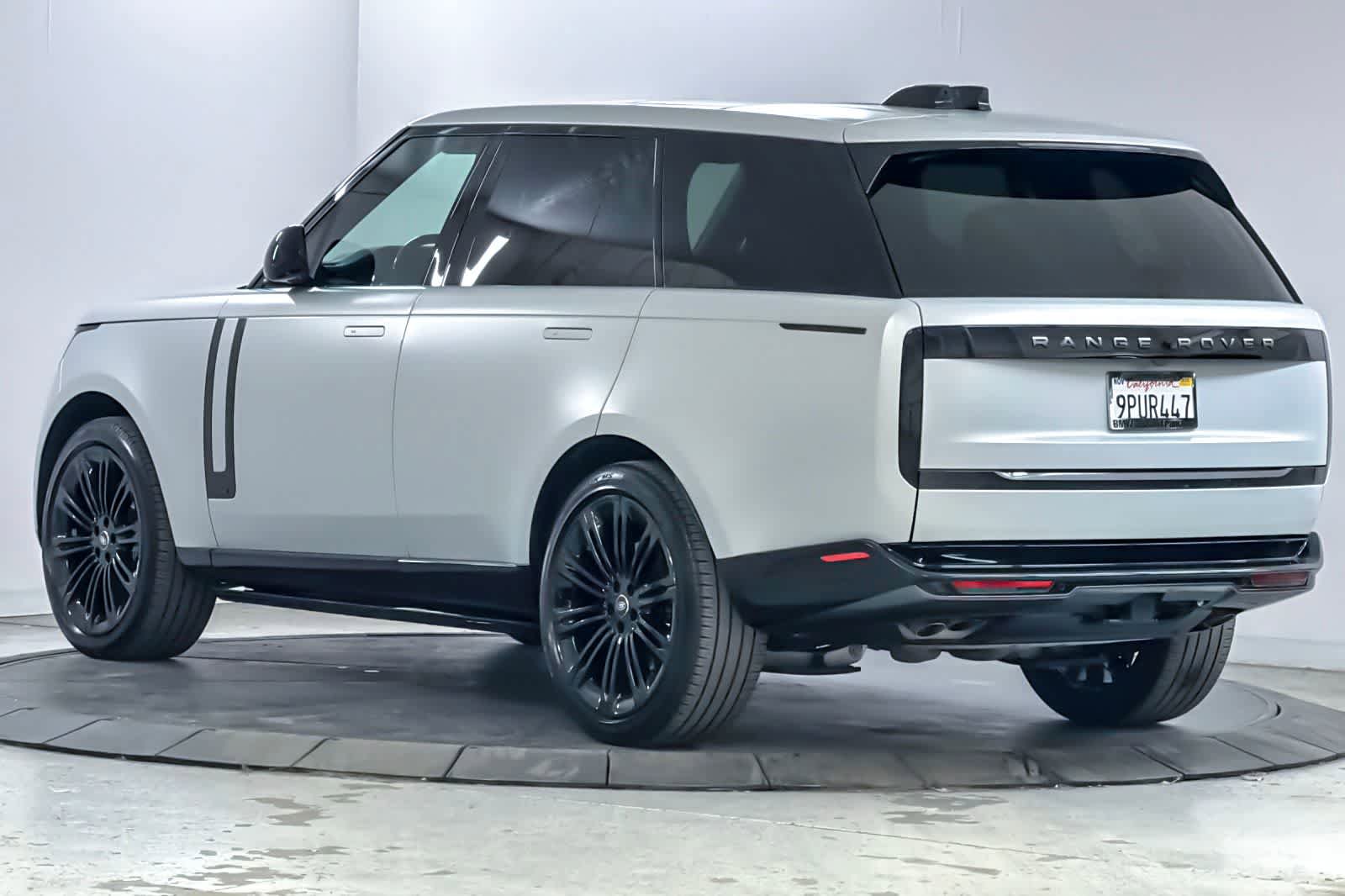 Used 2025 Land Rover Range Rover Autobiography AWD/4WD image 6