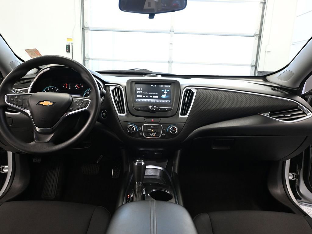 Used 2018 Chevrolet Malibu LT w/ LPO, Convenience Package 2 image 25