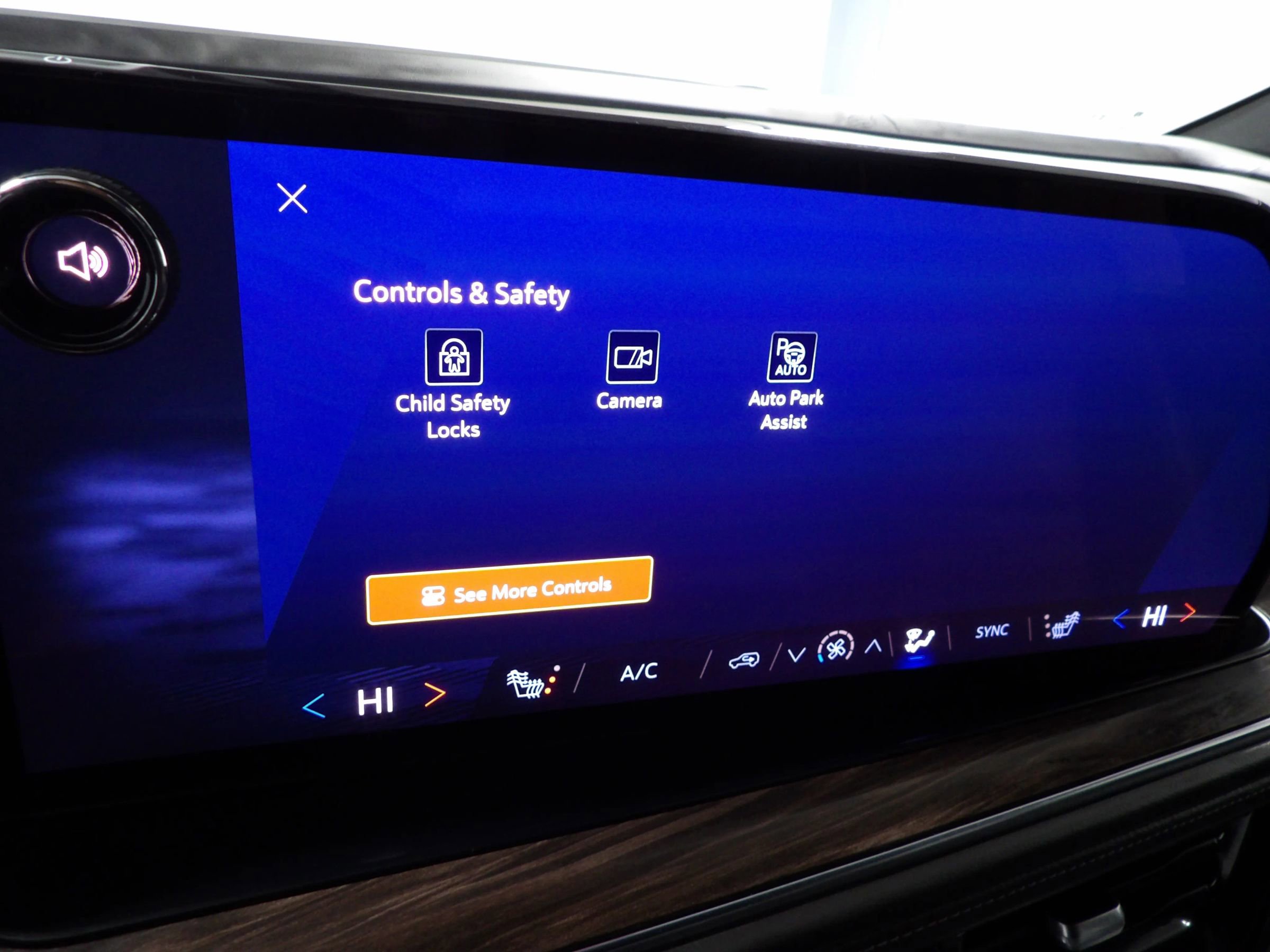 Used 2025 Chevrolet Suburban Z71 image 34