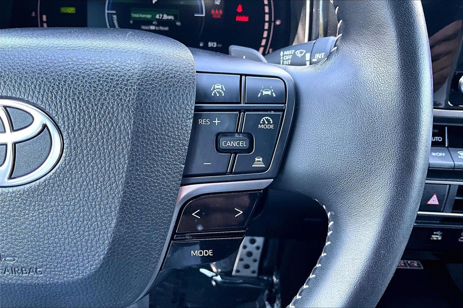 Used 2025 Toyota Camry SE w/ Convenience Package FWD image 18