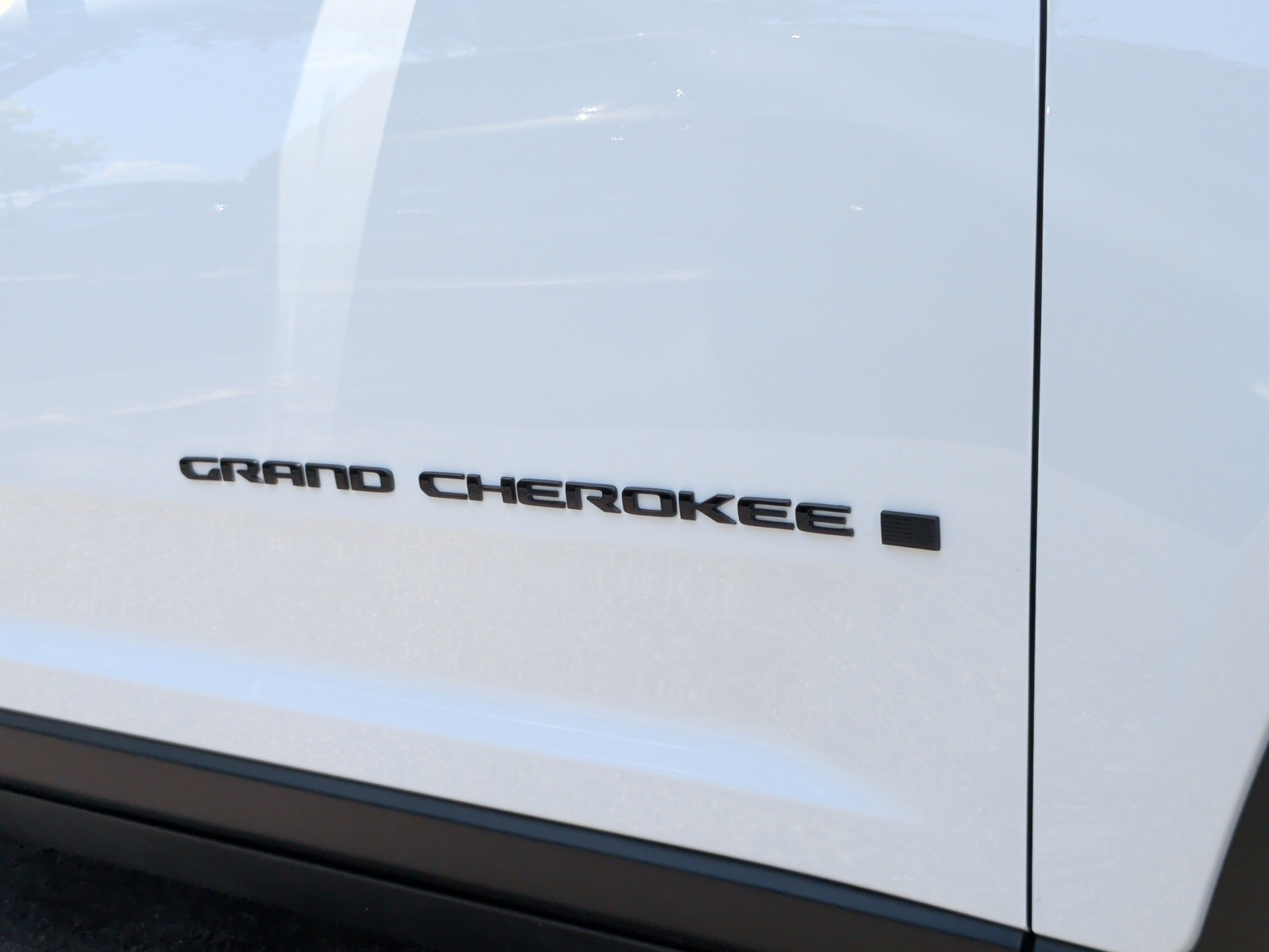 Used 2025 Jeep Grand Cherokee Limited w/ Luxury Tech Group II RWD image 12