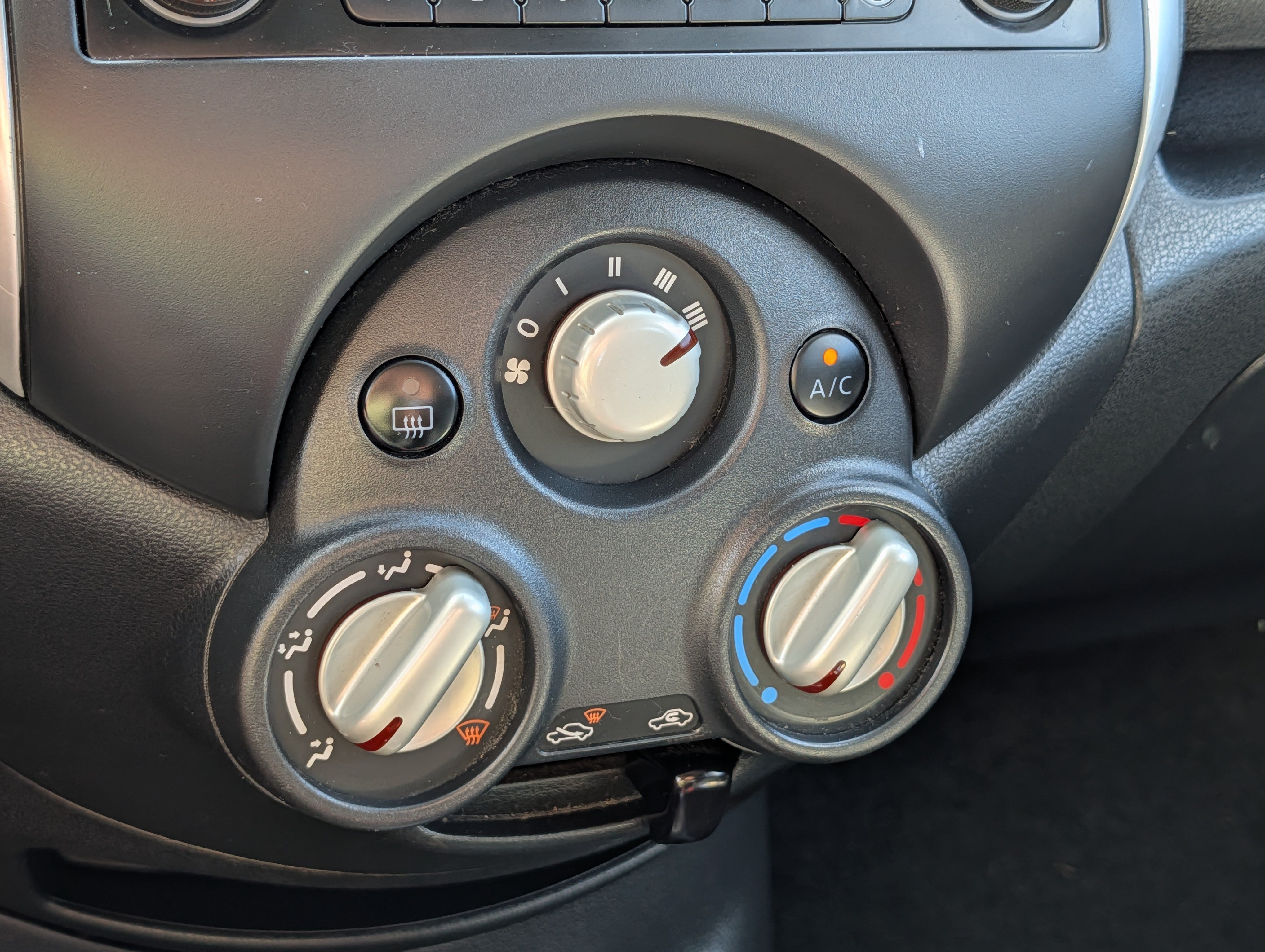 Used 2014 Nissan Versa Note SV w/ SL Package FWD image 23