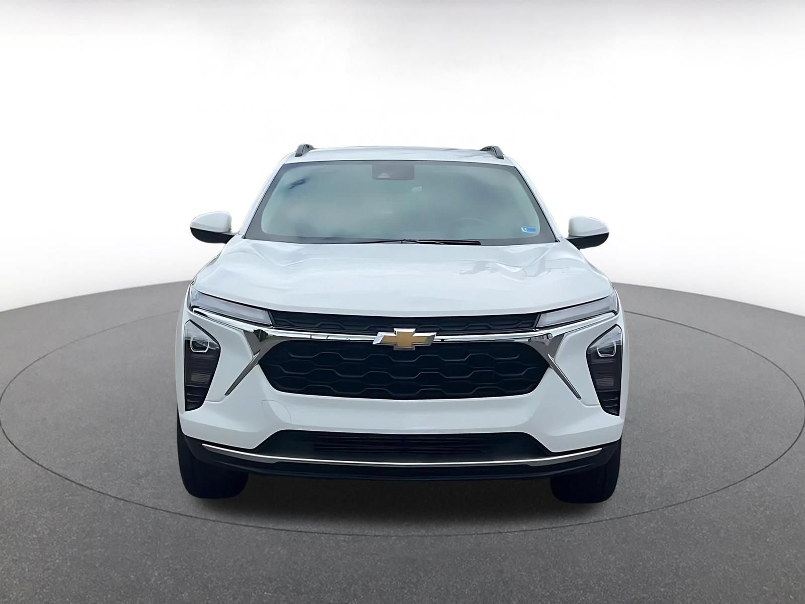 Used 2025 Chevrolet Trax LT FWD image 4