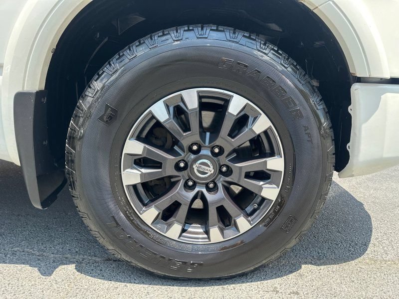 Used 2018 Nissan Titan PRO-4X w/ Pro-4x Convenience Package AWD/4WD image 8