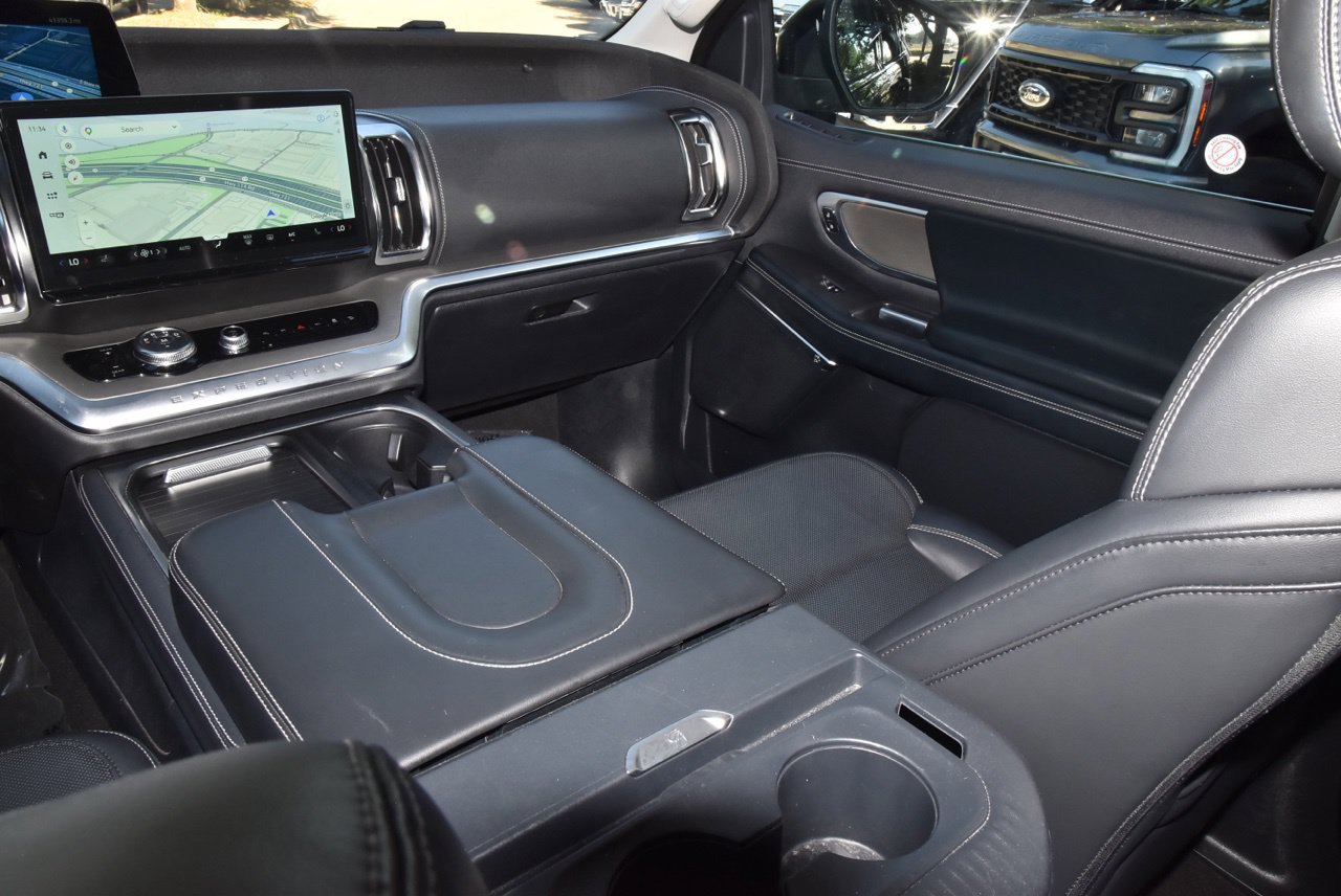 Used 2025 Ford Expedition Max Platinum AWD/4WD image 18