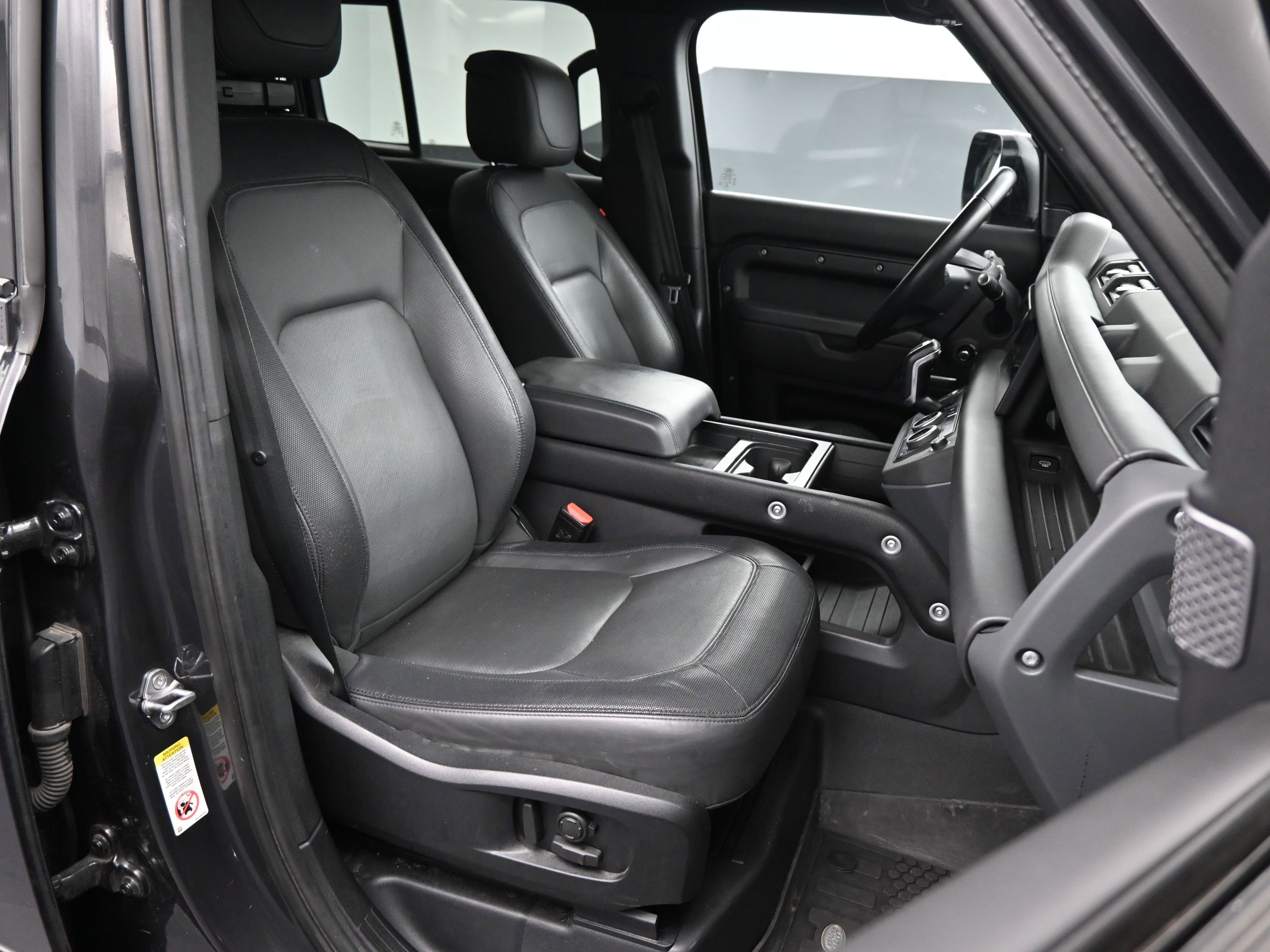 Used 2023 Land Rover Defender 110 X-Dynamic SE image 11