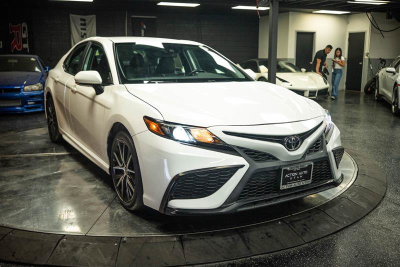 Used 2022 Toyota Camry SE w/ Convenience Package FWD image 5