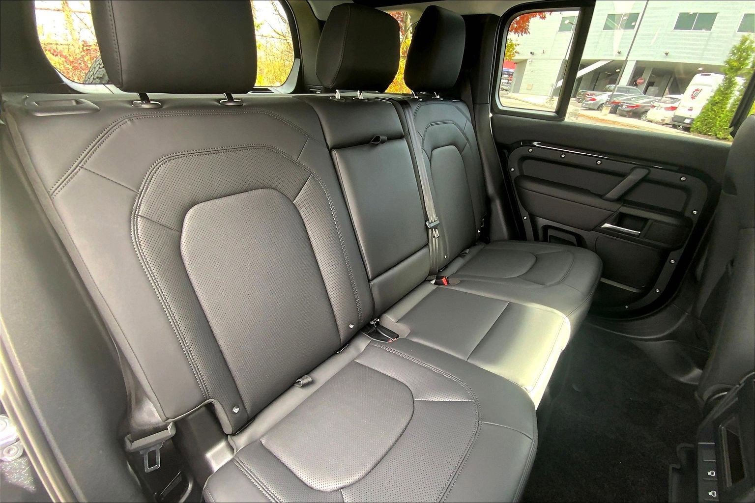 Used 2025 Land Rover Defender 110 S image 19