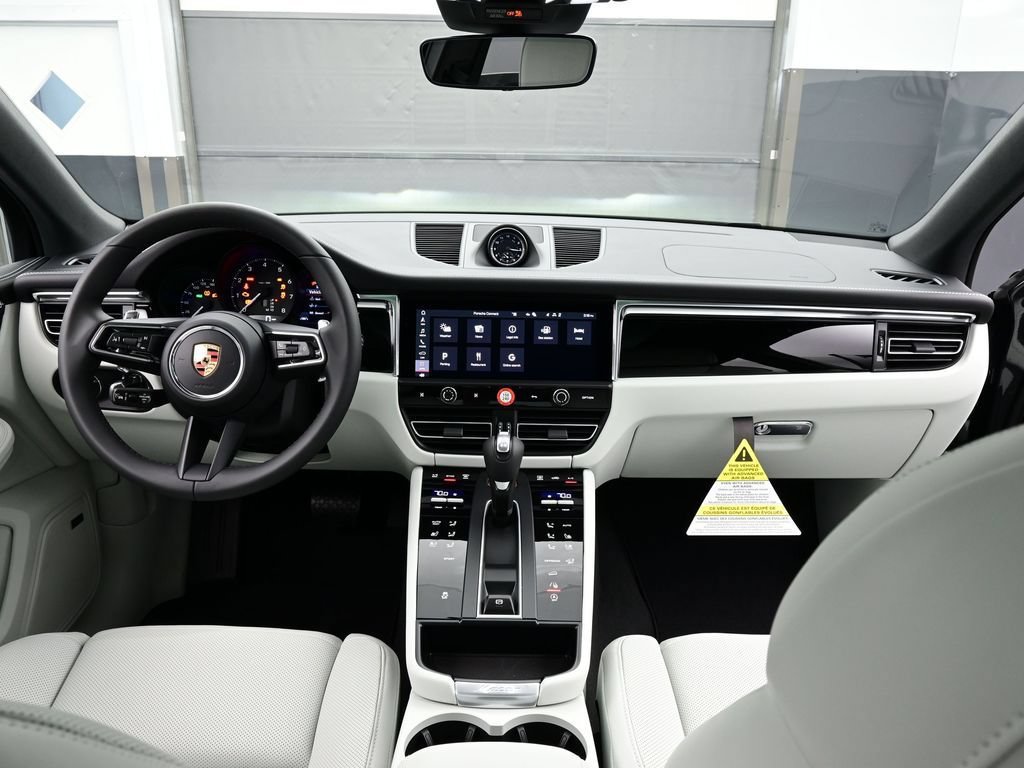 Certified 2026 Porsche Macan AWD/4WD image 21