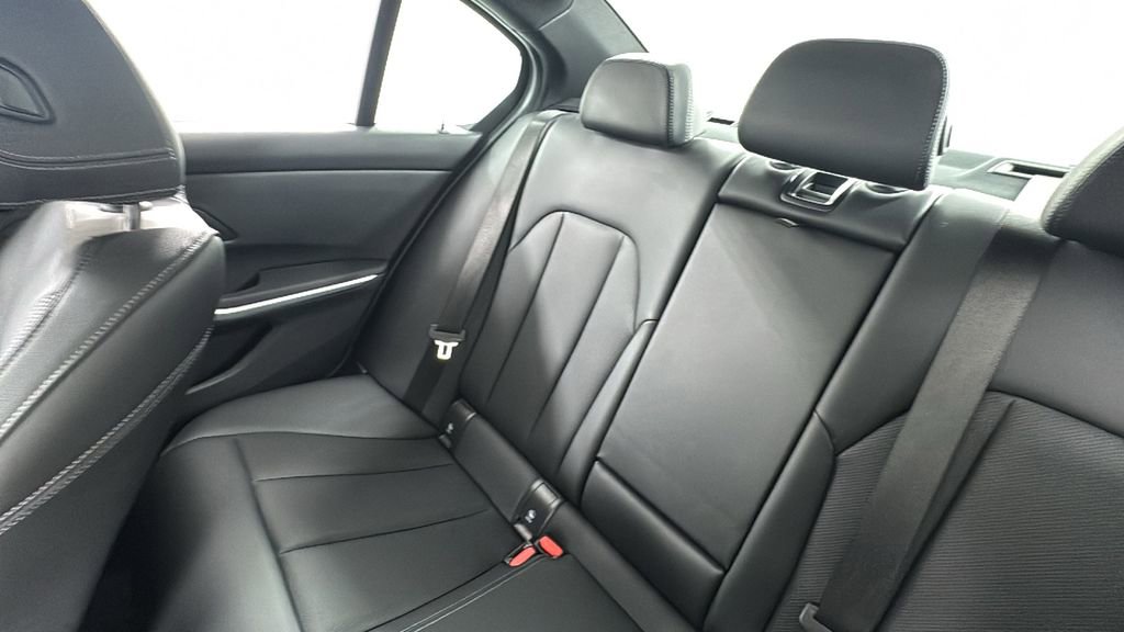 Used 2025 BMW 330i xDrive Sedan image 14