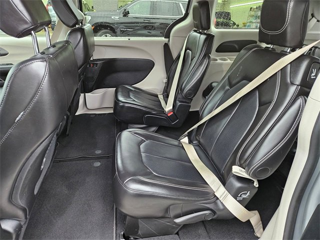 Used 2024 Chrysler Pacifica Touring-L image 13
