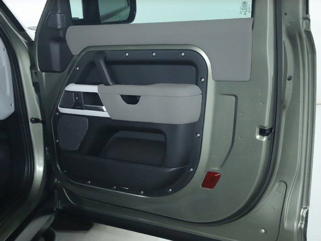 Certified 2023 Land Rover Defender 90 S image 32