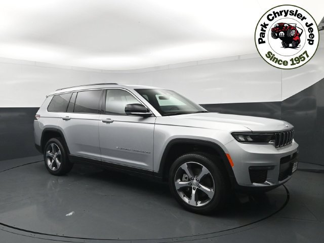 Used 2025 Jeep Grand Cherokee L Limited AWD/4WD image 4