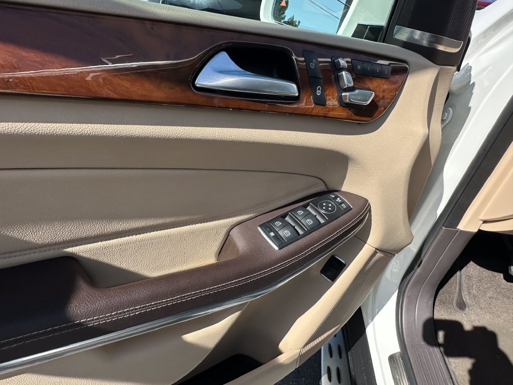 Used 2017 Mercedes-Benz GLS 550 4MATIC image 24