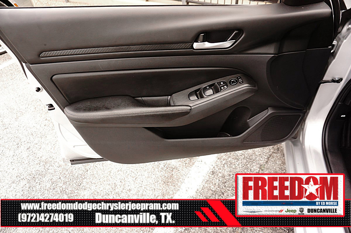 Used 2024 Nissan Altima 2.5 SV FWD image 37