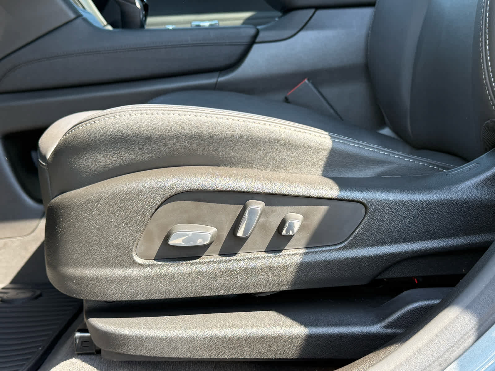 Used 2024 Cadillac XT6 Premium Luxury image 13